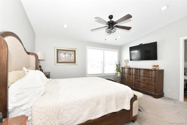 3 Berryhill Lane, Bethpage, NY 11714