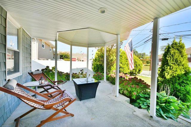 3 Berryhill Lane, Bethpage, NY 11714