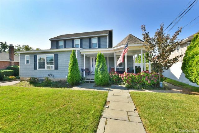 3 Berryhill Lane, Bethpage, NY 11714