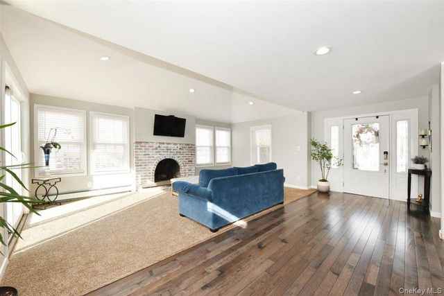 3 Berryhill Lane, Bethpage, NY 11714