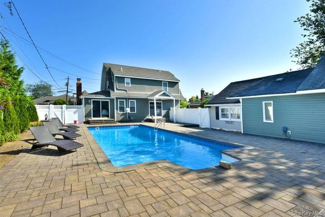 3 Berryhill Lane, Bethpage, NY 11714