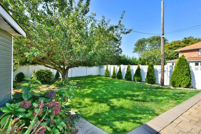 3 Berryhill Lane, Bethpage, NY 11714