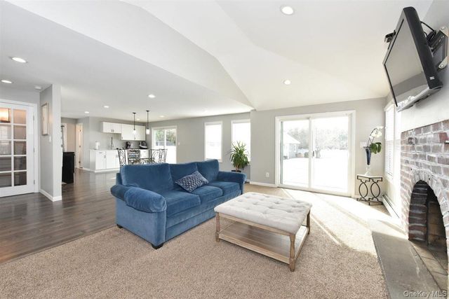 3 Berryhill Lane, Bethpage, NY 11714