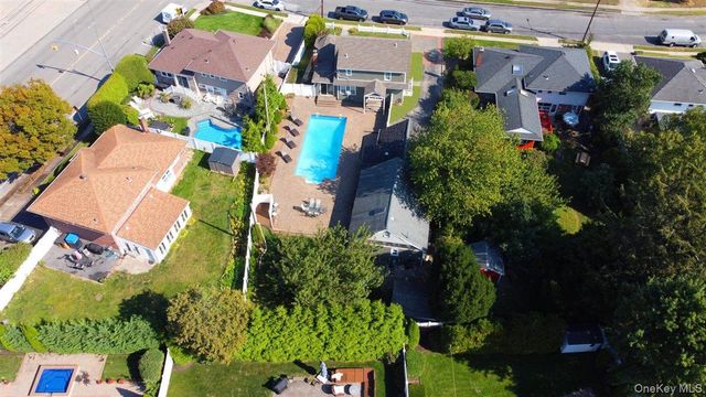 3 Berryhill Lane, Bethpage, NY 11714