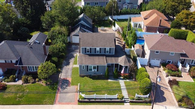 3 Berryhill Lane, Bethpage, NY 11714