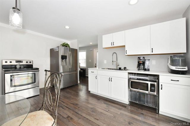 3 Berryhill Lane, Bethpage, NY 11714