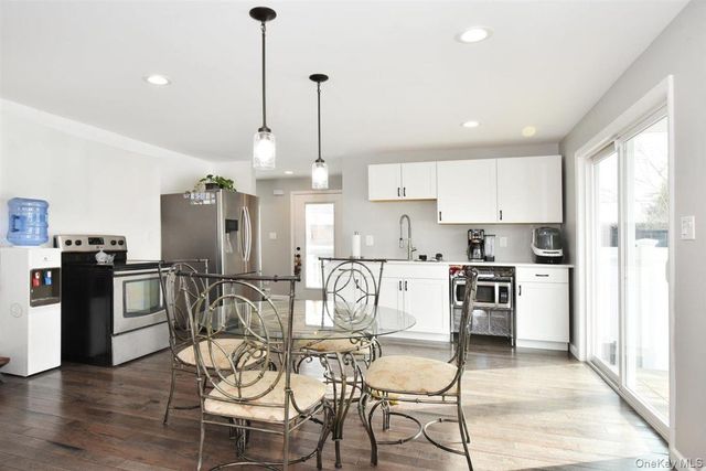 3 Berryhill Lane, Bethpage, NY 11714