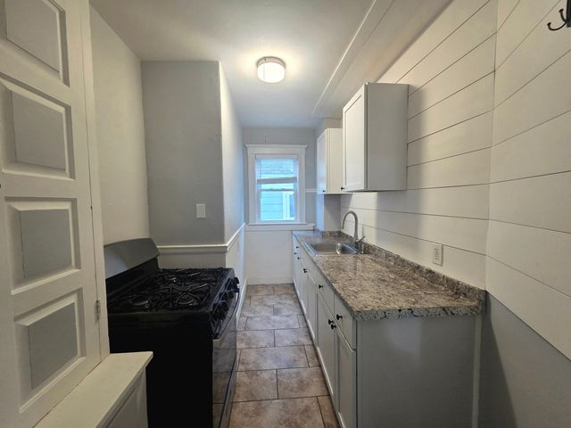 19 Leavitt St 1, Salem, MA 01970