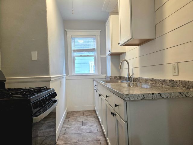 19 Leavitt St 1, Salem, MA 01970
