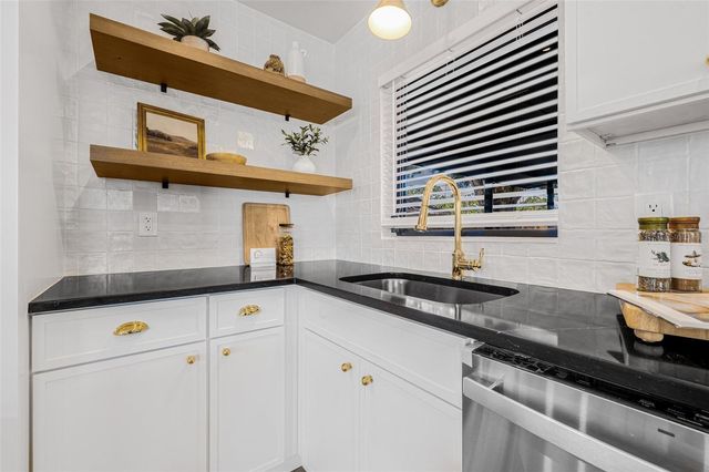 5652 4TH AVENUE N, St Petersburg, FL 33710