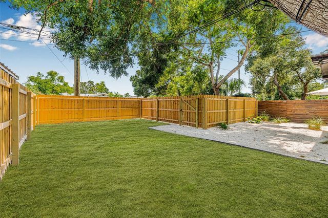 5652 4TH AVENUE N, St Petersburg, FL 33710