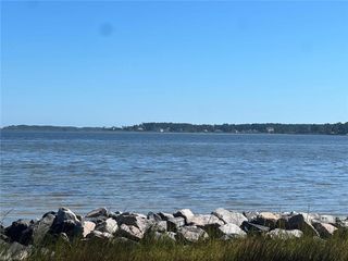816 Ship Point RD, Yorktown, VA 23692