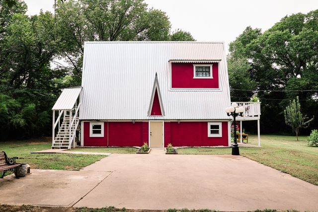 1348 E Renfro Street, Burleson, TX 76028