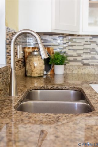 15212 Fairen Ln, Chester, VA 23834