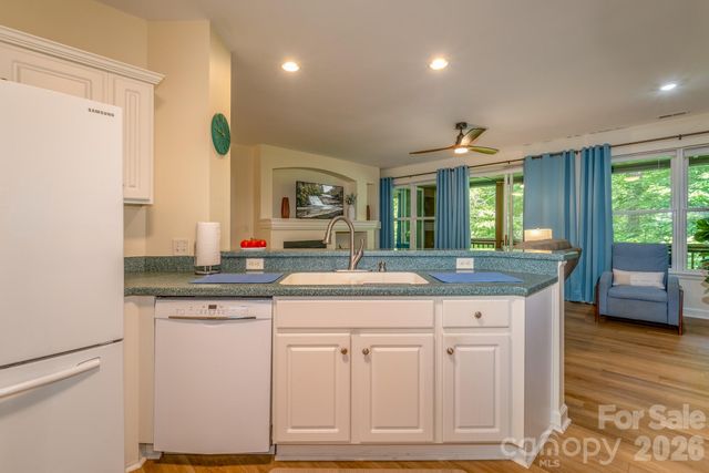 99 Ridgetop Circle 202, Brevard, NC 28712