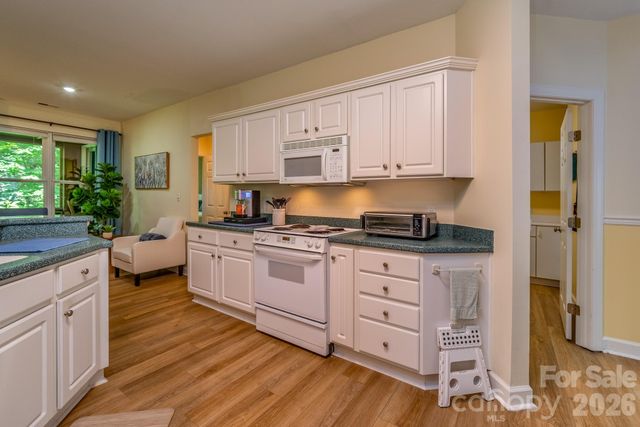 99 Ridgetop Circle 202, Brevard, NC 28712