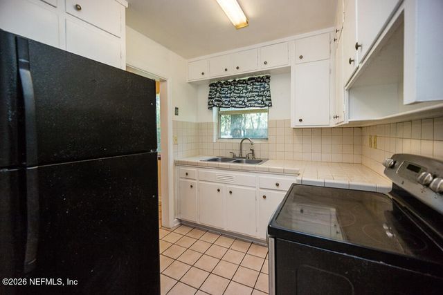 7215 BERRY Avenue, Jacksonville, FL 32211