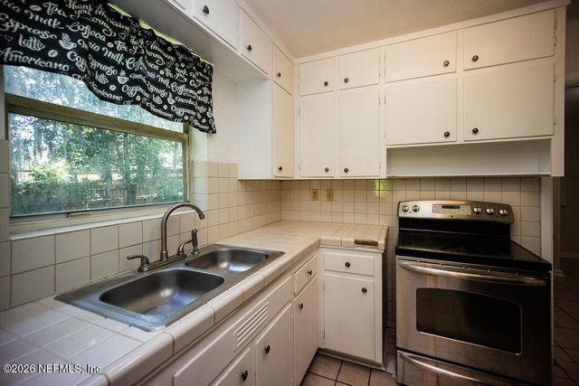 7215 BERRY Avenue, Jacksonville, FL 32211