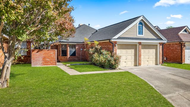 3062 Rustlewind Lane, Grand Prairie, TX 75052