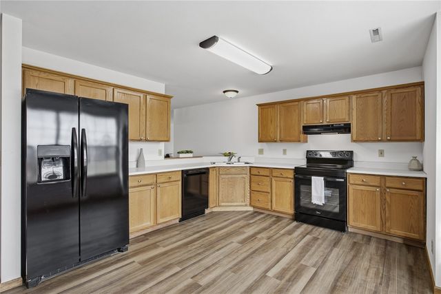 1224 Litchfield Drive B, Hiawatha, IA 52233