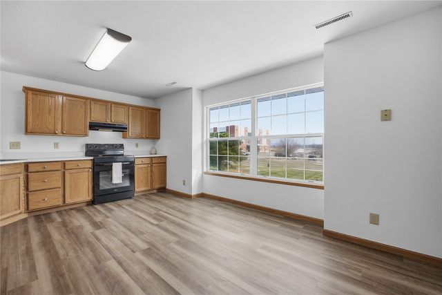 1224 Litchfield Drive B, Hiawatha, IA 52233