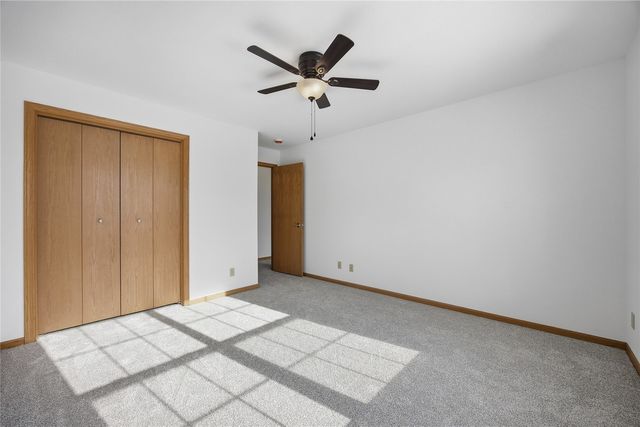 1224 Litchfield Drive B, Hiawatha, IA 52233