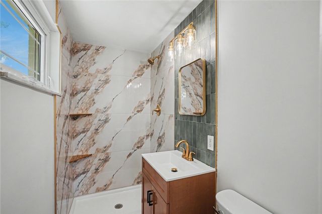 111 Mckenzie Dr, Penn Hills, PA 15235
