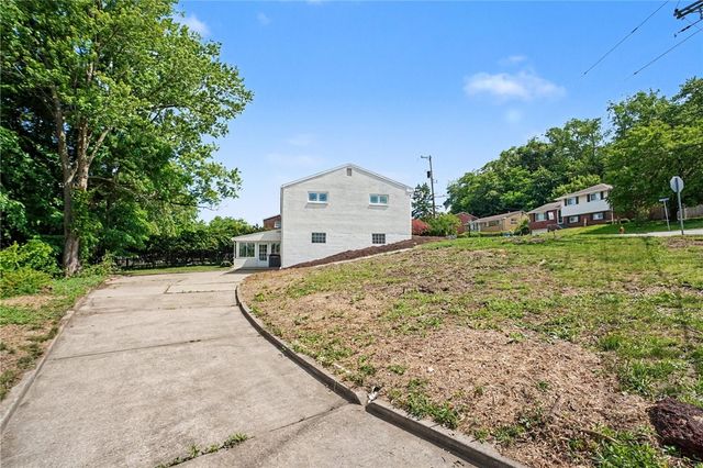 111 Mckenzie Dr, Penn Hills, PA 15235