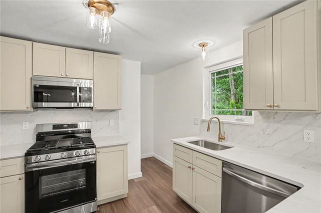 111 Mckenzie Dr, Penn Hills, PA 15235