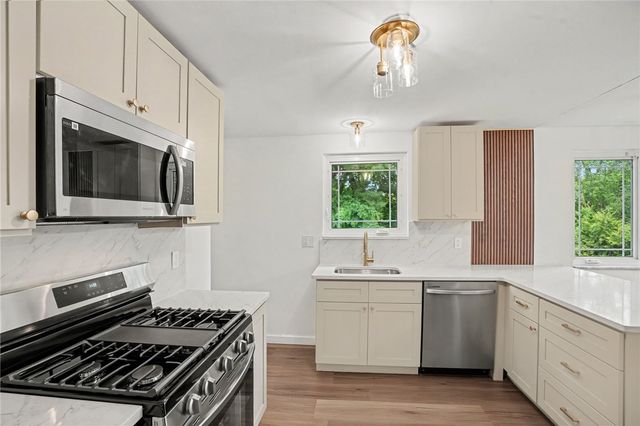 111 Mckenzie Dr, Penn Hills, PA 15235