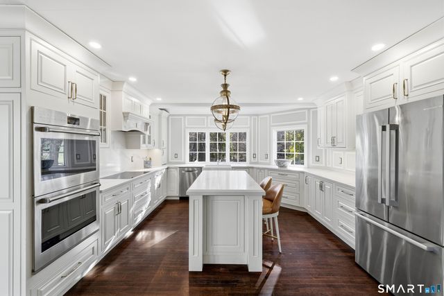 33 Harkness Drive, Madison, CT 06443