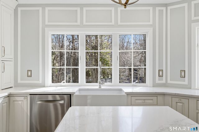 33 Harkness Drive, Madison, CT 06443