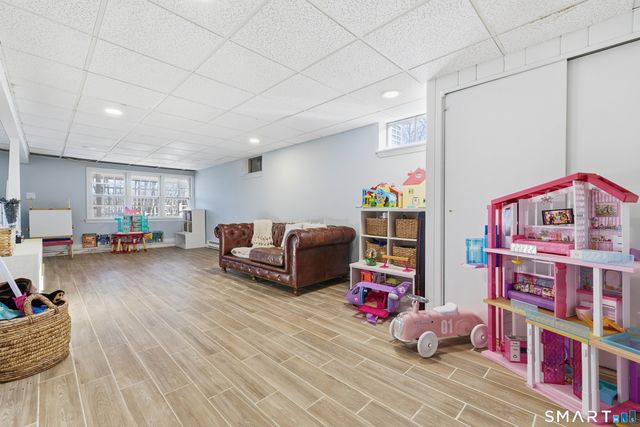 33 Harkness Drive, Madison, CT 06443