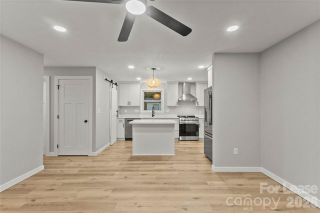 562 Barrington Place NW, Concord, NC 28027