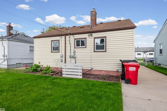 25263 Leach Streets, Roseville, MI 48066