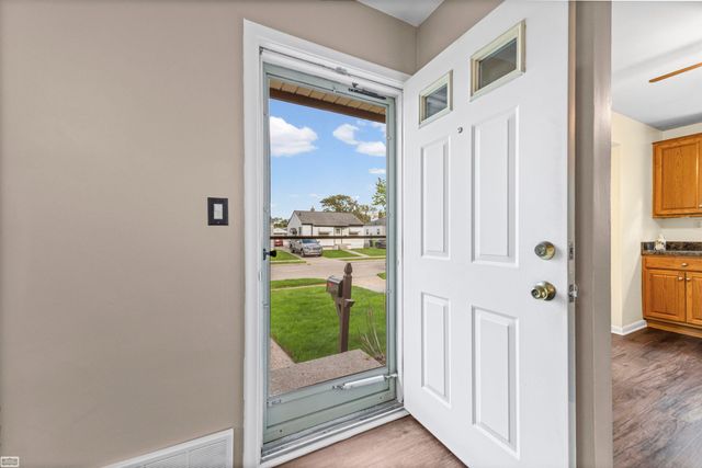 25263 Leach Streets, Roseville, MI 48066