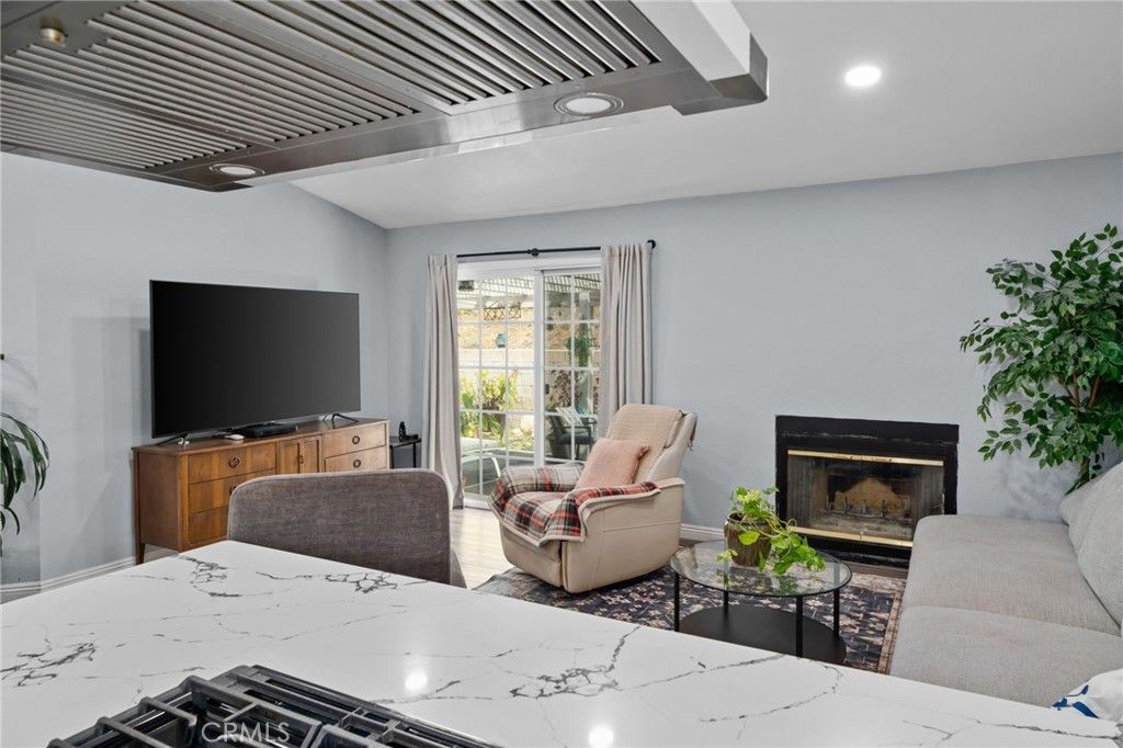 Image 11 of property listing at 2330 W Sunrise Drive, Rialto, CA 92377