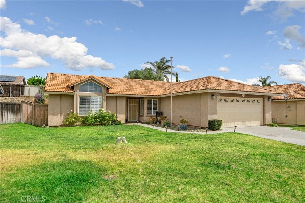 Image 2 of property listing at 2330 W Sunrise Drive, Rialto, CA 92377