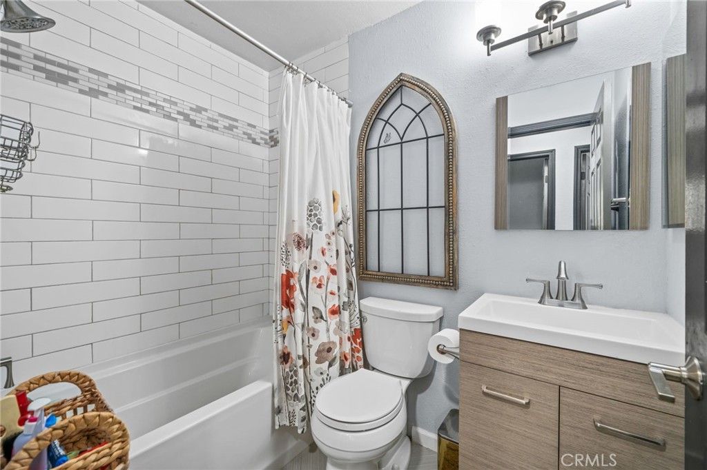 Image 24 of property listing at 2330 W Sunrise Drive, Rialto, CA 92377