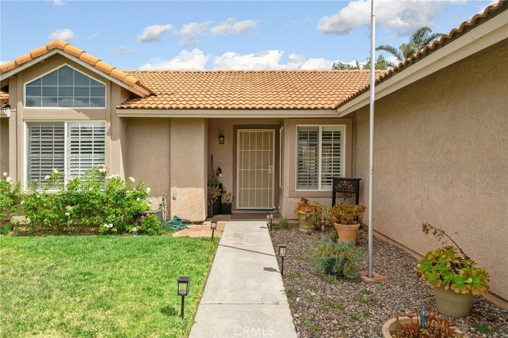 Image 4 of property listing at 2330 W Sunrise Drive, Rialto, CA 92377