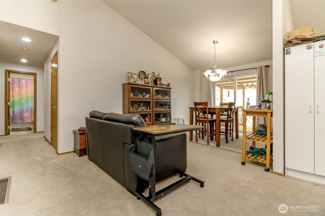 13723 21st Avenue E, Tacoma, WA 98445