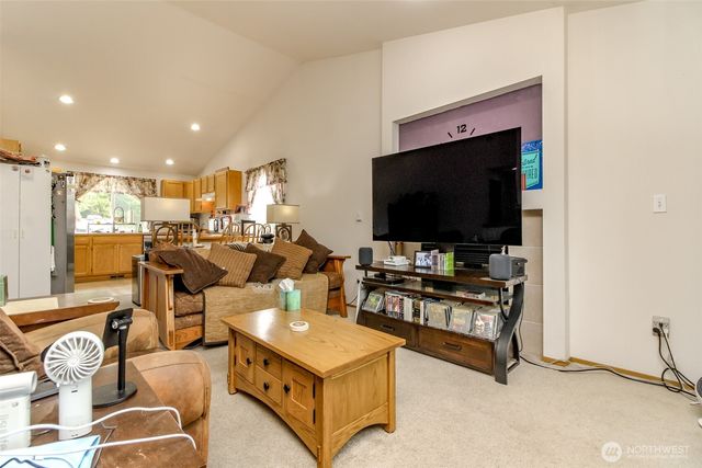 13723 21st Avenue E, Tacoma, WA 98445