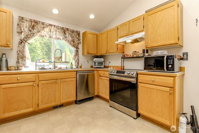 13723 21st Avenue E, Tacoma, WA 98445