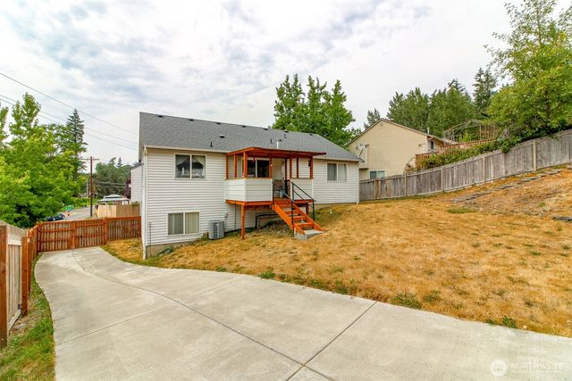 13723 21st Avenue E, Tacoma, WA 98445