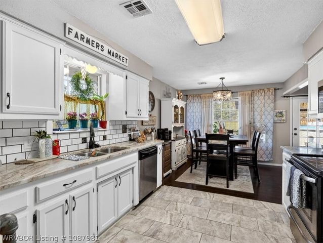 2013 Central Avenue, Poteau, OK 74953