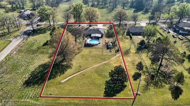 2013 Central Avenue, Poteau, OK 74953