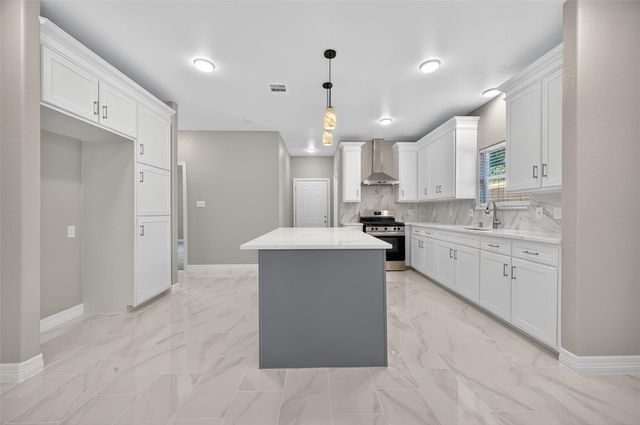 7832 Dewitt Street, Houston, TX 77028