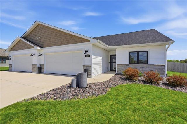 588 Stonewood Court, Evansville, WI 53536