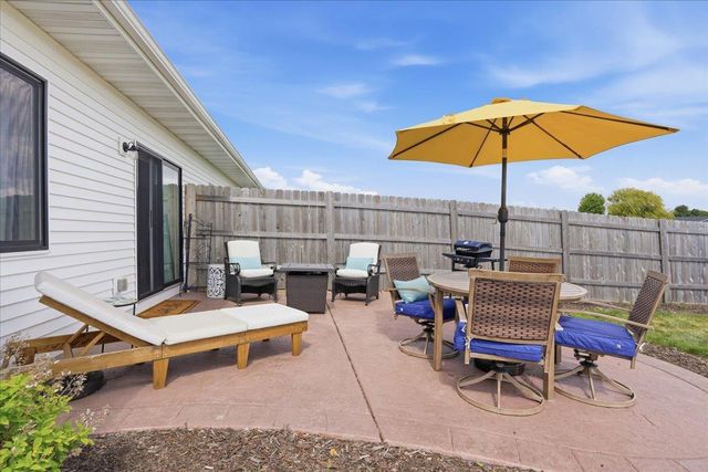 588 Stonewood Court, Evansville, WI 53536
