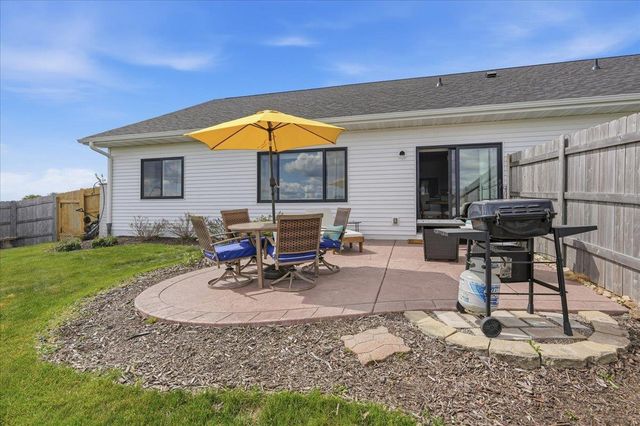 588 Stonewood Court, Evansville, WI 53536